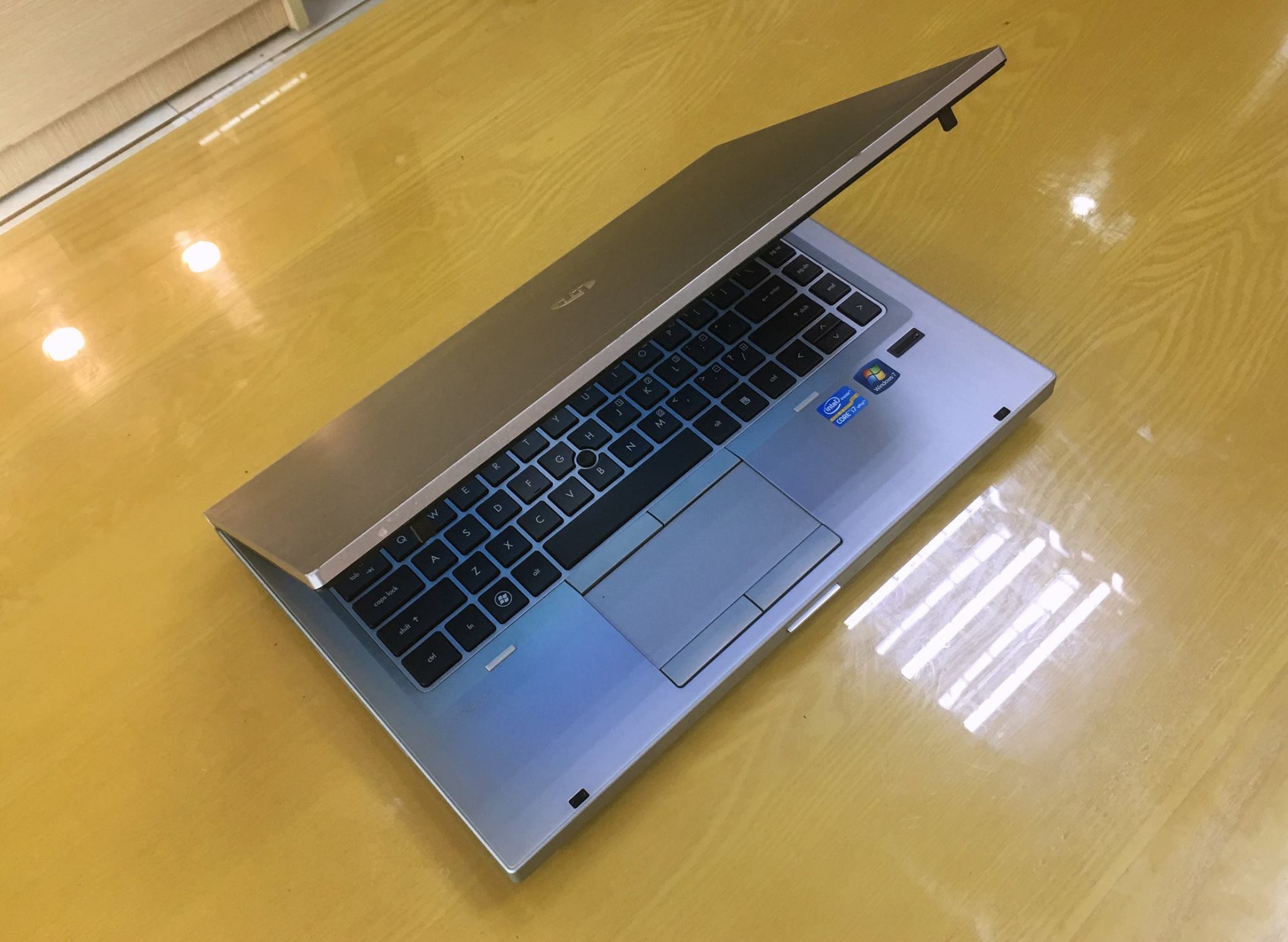 Laptop HP Elitbook 8460P i7-6.jpg